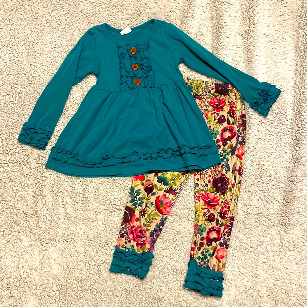 Boutique floral pants outfit